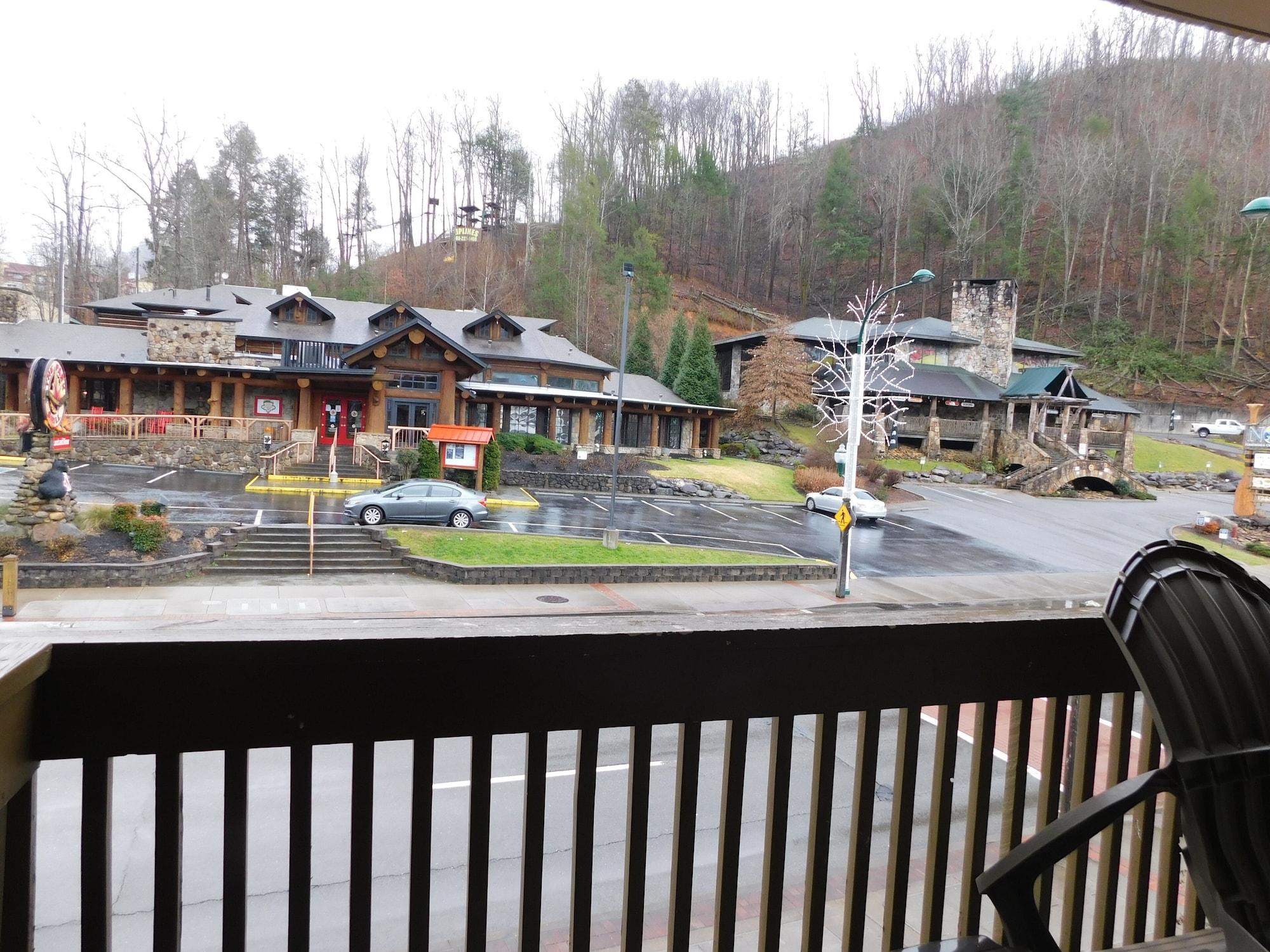 Days Inn & Suites By Wyndham Downtown Gatlinburg Parkway Ngoại thất bức ảnh