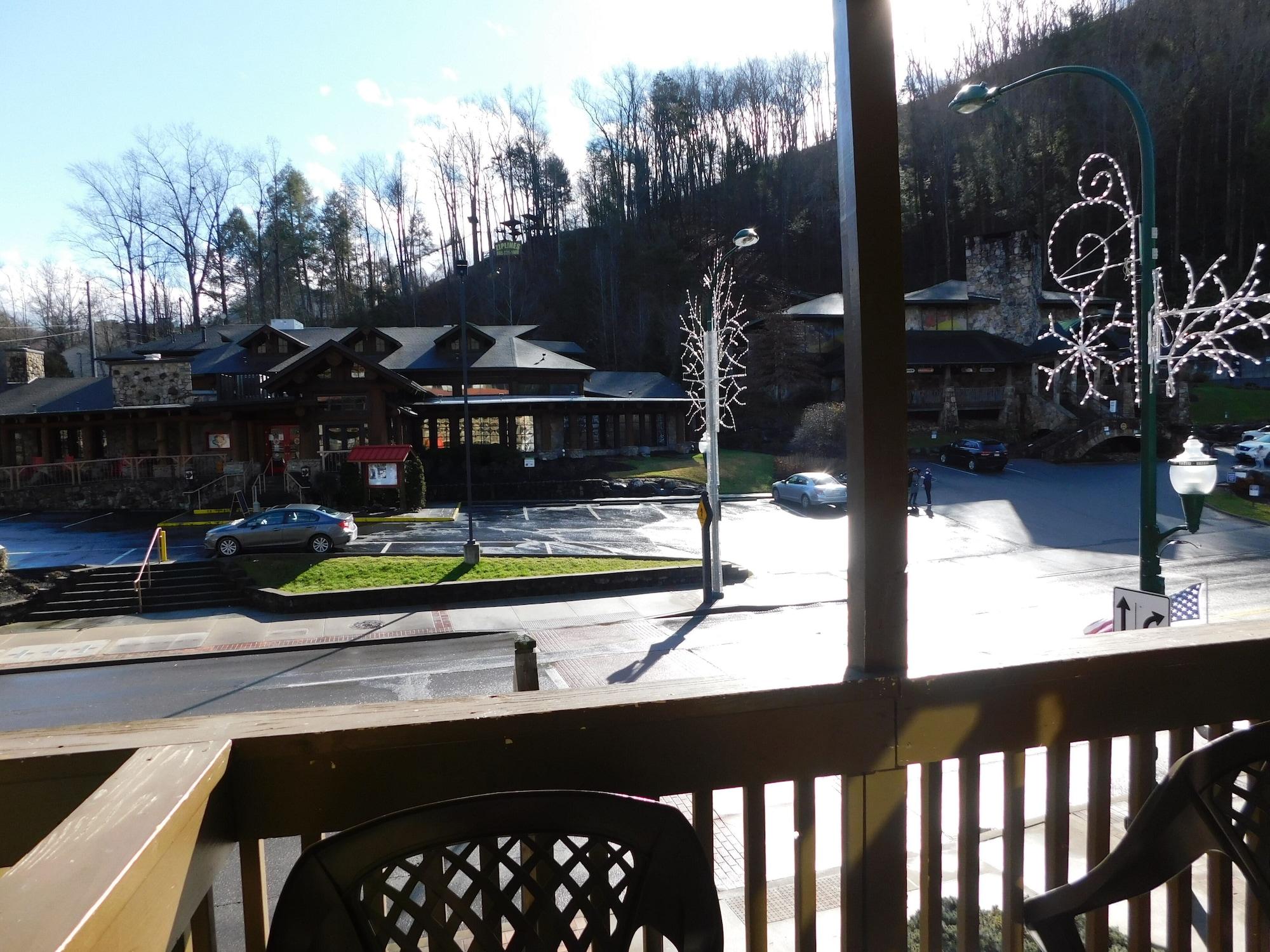 Days Inn & Suites By Wyndham Downtown Gatlinburg Parkway Ngoại thất bức ảnh