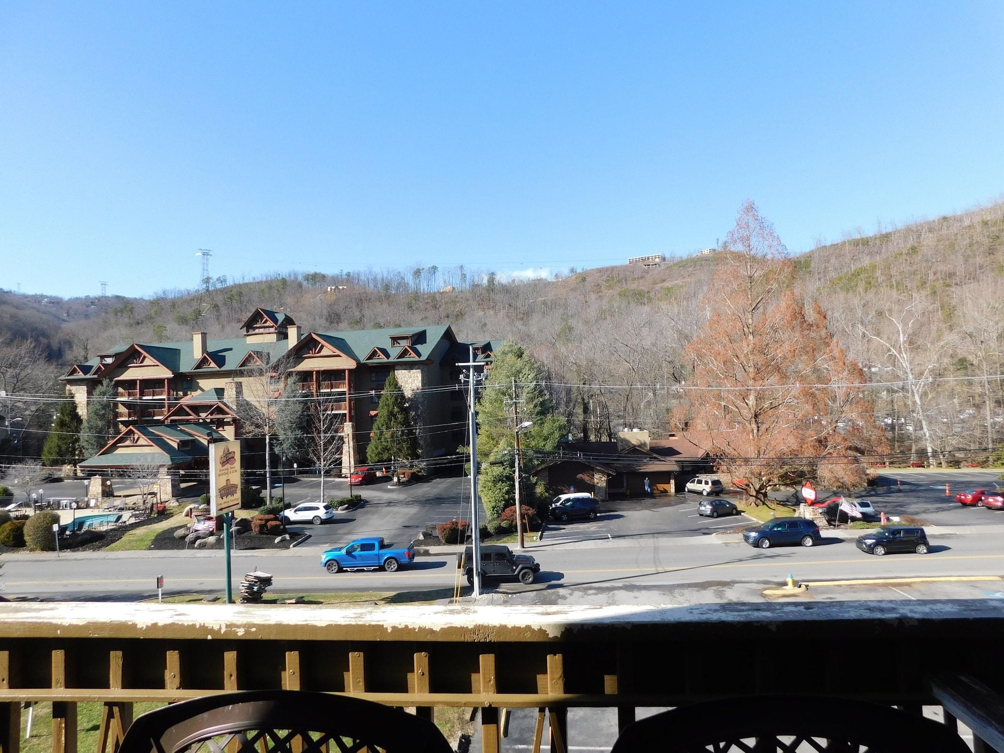 Days Inn & Suites By Wyndham Downtown Gatlinburg Parkway Ngoại thất bức ảnh