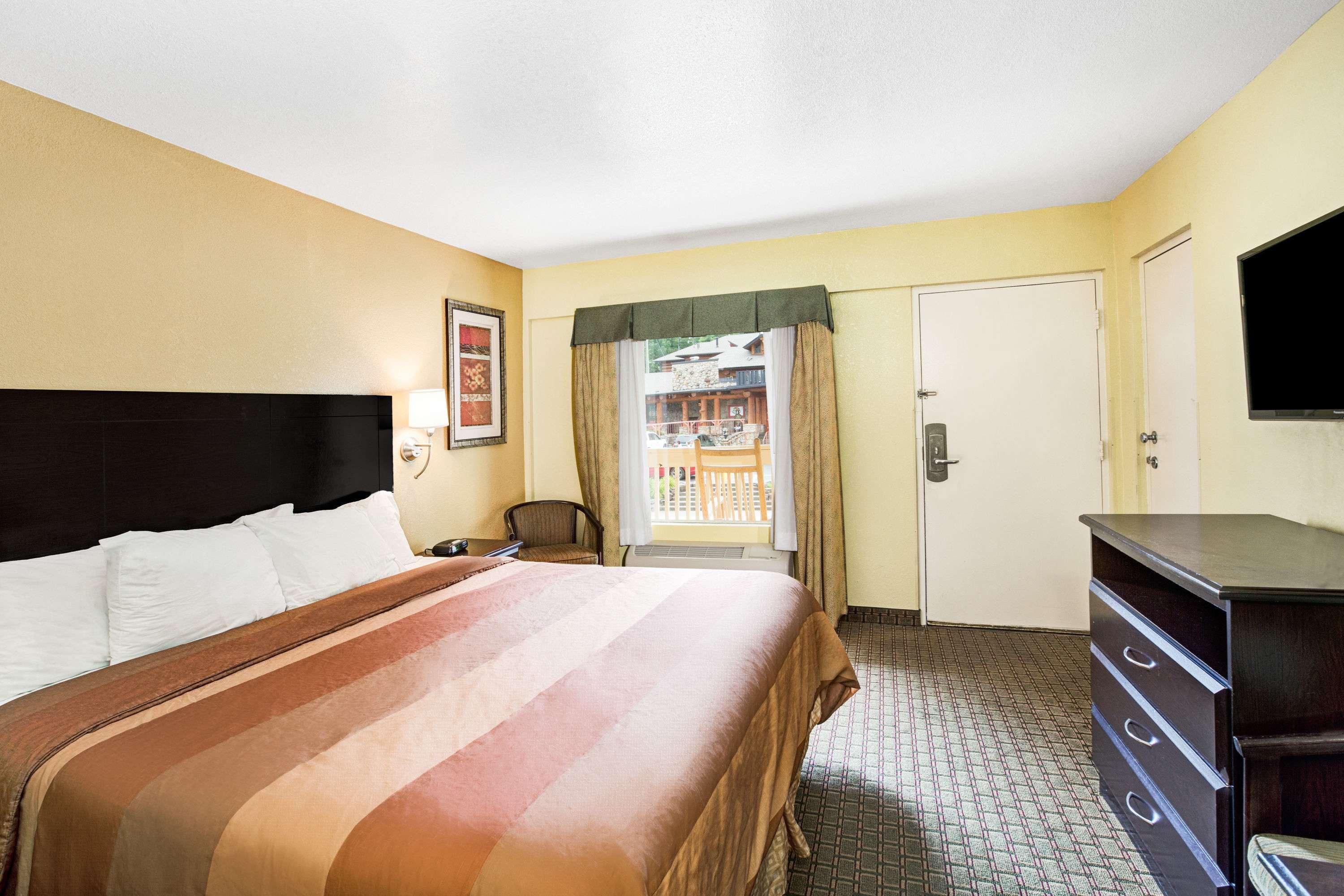 Days Inn & Suites By Wyndham Downtown Gatlinburg Parkway Ngoại thất bức ảnh