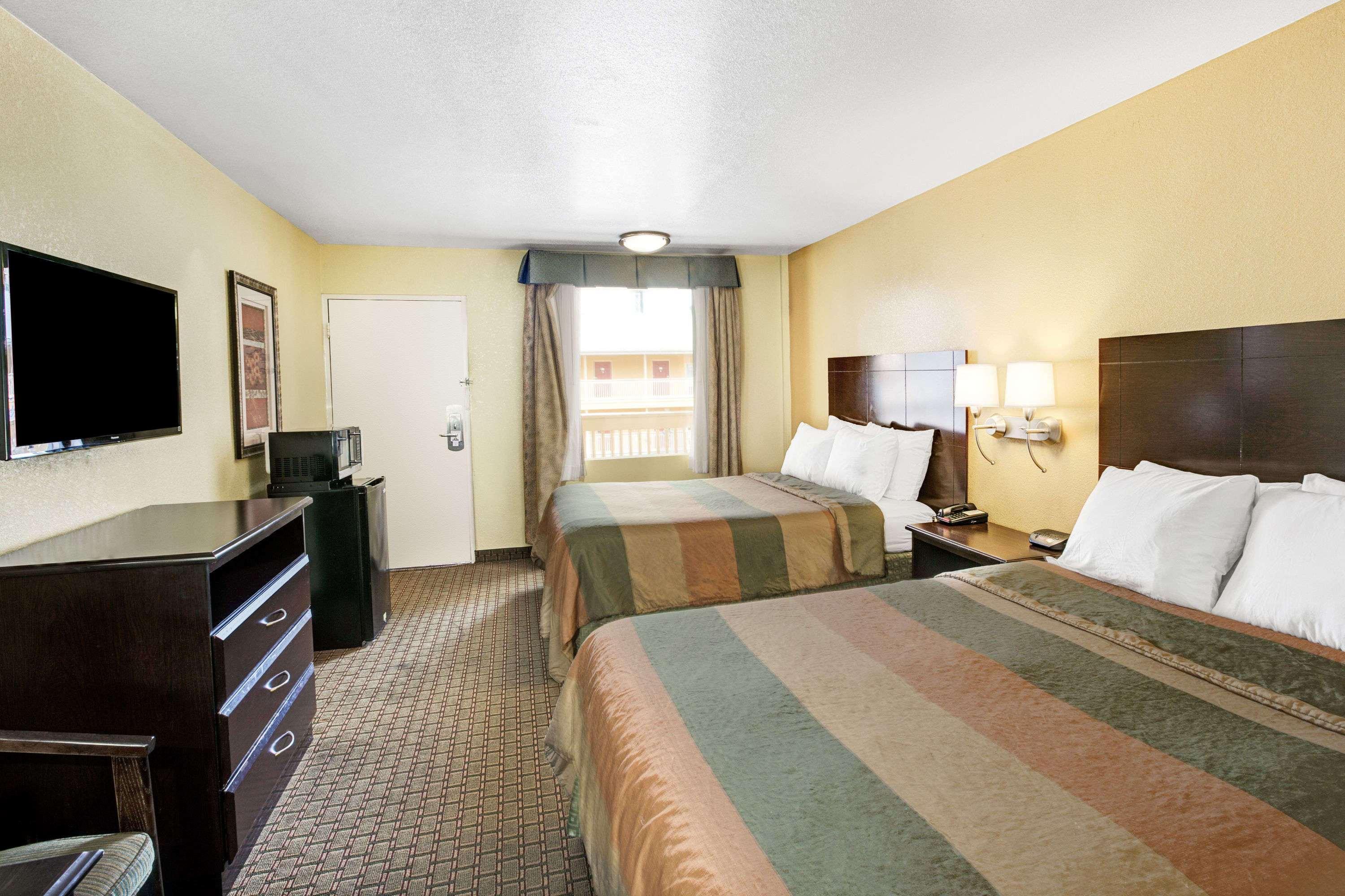 Days Inn & Suites By Wyndham Downtown Gatlinburg Parkway Ngoại thất bức ảnh