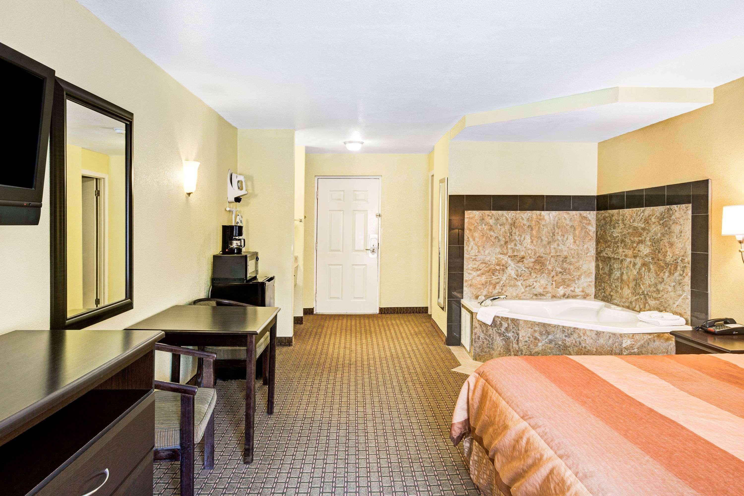 Days Inn & Suites By Wyndham Downtown Gatlinburg Parkway Ngoại thất bức ảnh