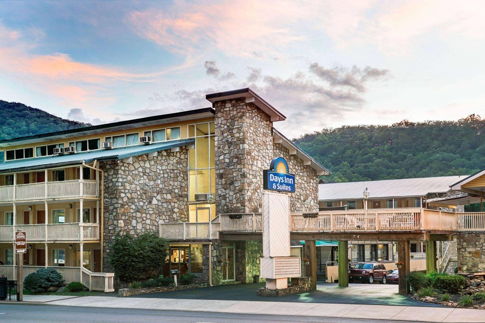 Days Inn & Suites By Wyndham Downtown Gatlinburg Parkway Ngoại thất bức ảnh