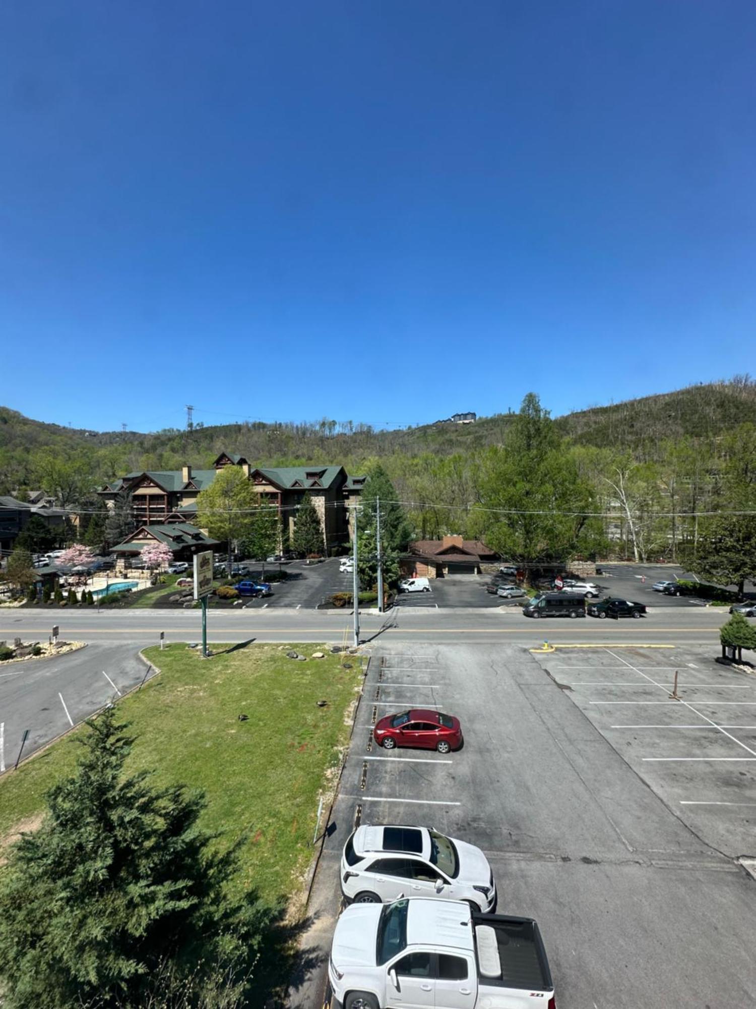 Days Inn & Suites By Wyndham Downtown Gatlinburg Parkway Ngoại thất bức ảnh
